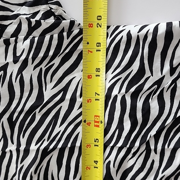 COMO Vintage Assymetrical Blouse  Roll Up Sleeve Ruffle Zebra Print Size XL - Picture 9 of 9